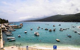 Apartman Gulliver In The Center, 10 Meters From The Sea With Private Parking In Natural Shade