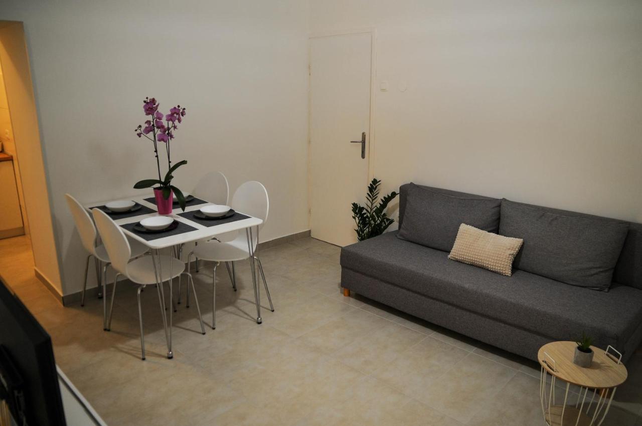 Apartman Gulliver In The Center, 10 Meters From The Sea With Private Parking In Natural Shade Rabac Zewnętrze zdjęcie