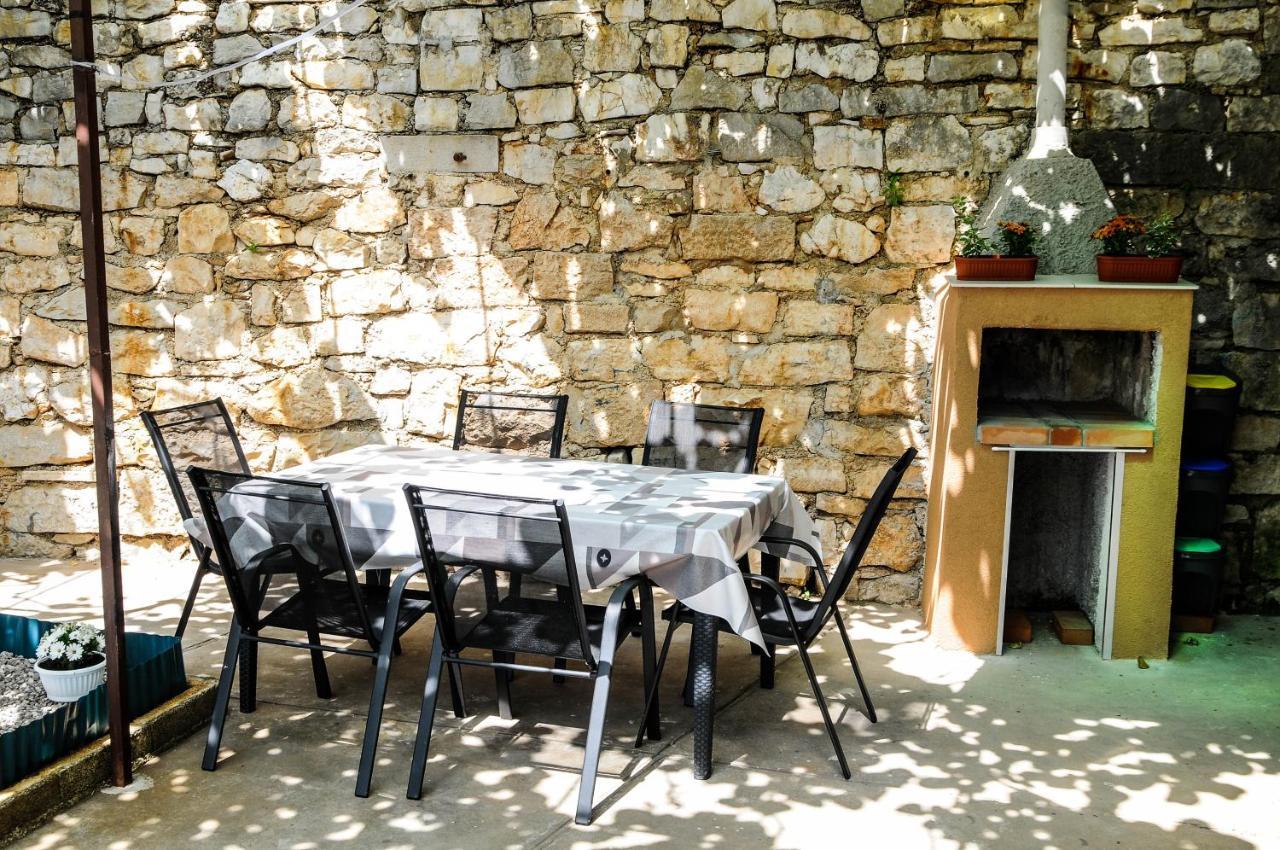 Apartman Gulliver In The Center, 10 Meters From The Sea With Private Parking In Natural Shade Rabac Zewnętrze zdjęcie