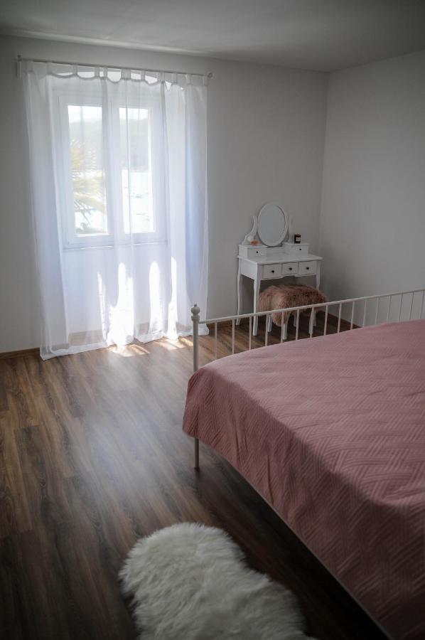 Apartman Gulliver In The Center, 10 Meters From The Sea With Private Parking In Natural Shade Rabac Zewnętrze zdjęcie