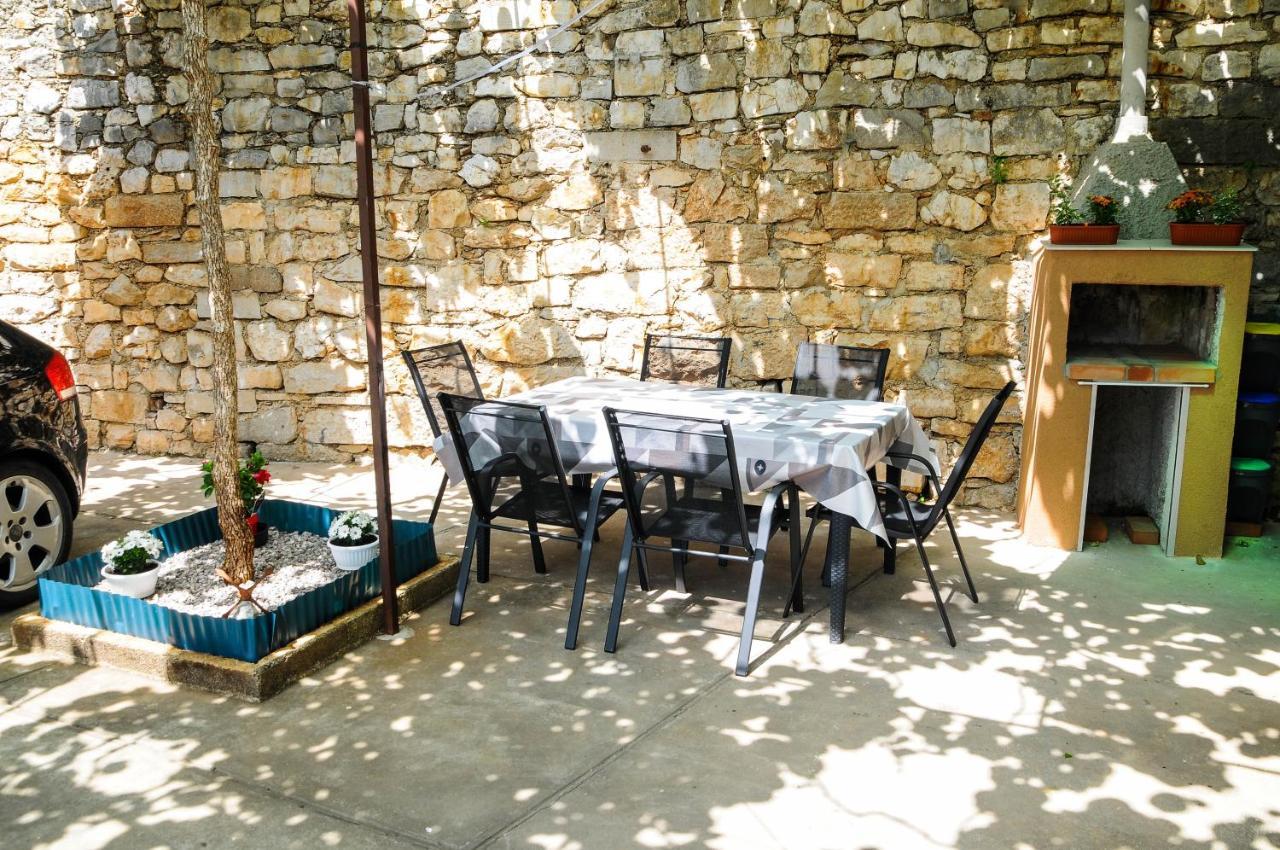 Apartman Gulliver In The Center, 10 Meters From The Sea With Private Parking In Natural Shade Rabac Zewnętrze zdjęcie